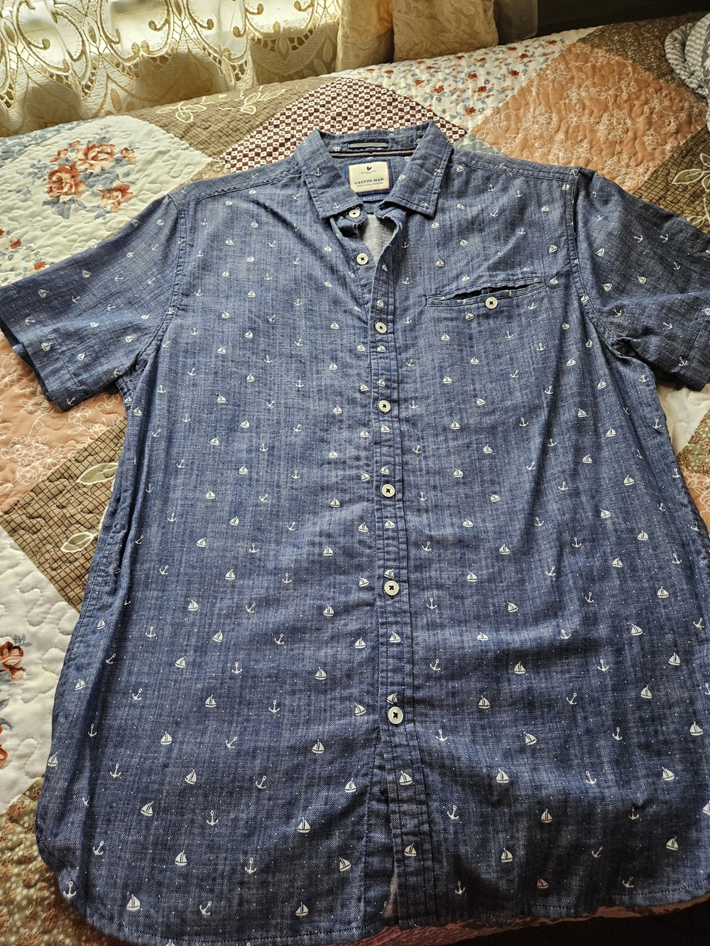 Cactus Navy Blue Short-Sleeve Button-Down Shirt with White Nautical Motif
